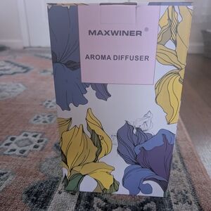 Maxwiner Aroma Diffuser with Floral Design